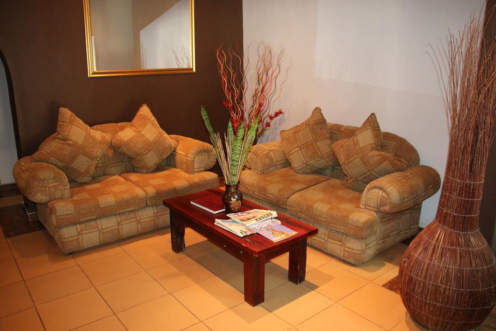 Palmwood Lodge ลุซากา ภายนอก รูปภาพ