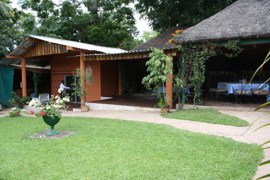Palmwood Lodge ลุซากา ภายนอก รูปภาพ