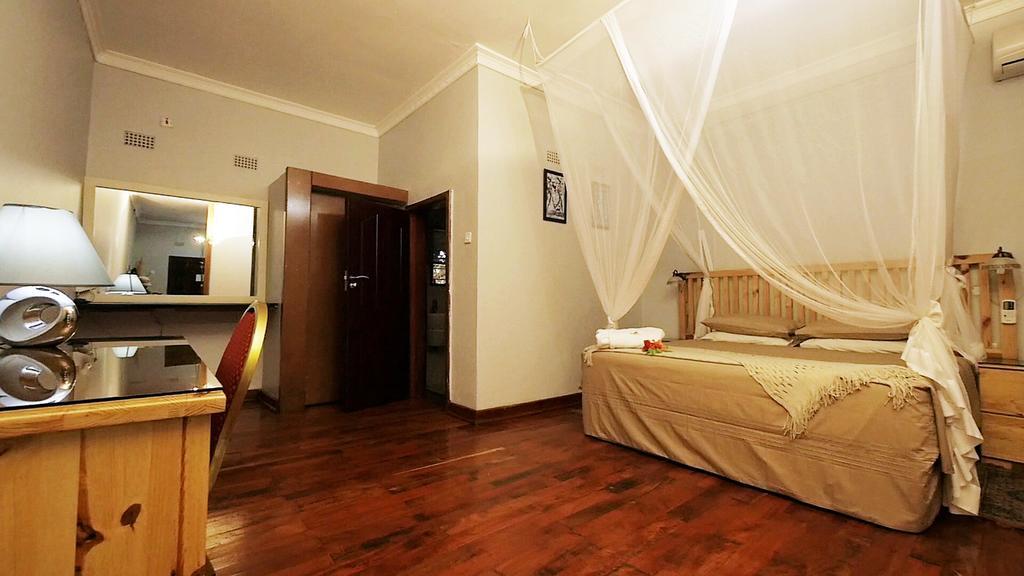 Palmwood Lodge ลุซากา ภายนอก รูปภาพ