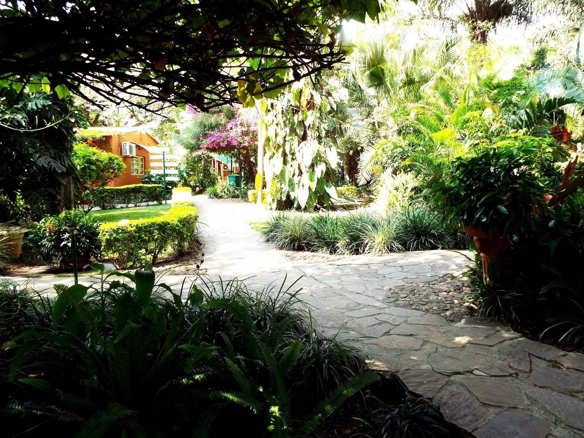 Palmwood Lodge ลุซากา ภายนอก รูปภาพ